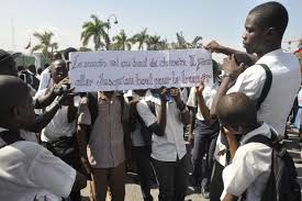 Article : Des &eacute;coliers ha&iuml;tiens &agrave; la manif&hellip;